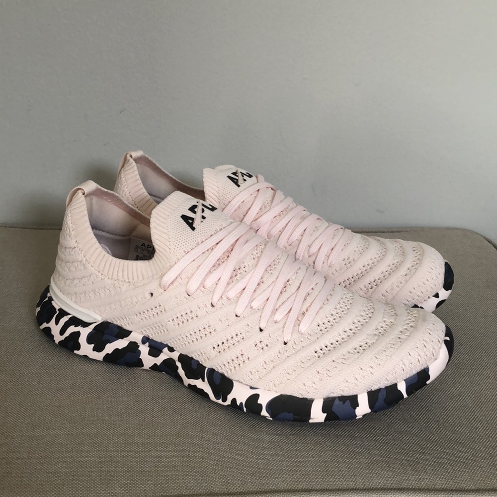 APL Women’s Techloom Wave Sneaker- light pink and navy leopard print